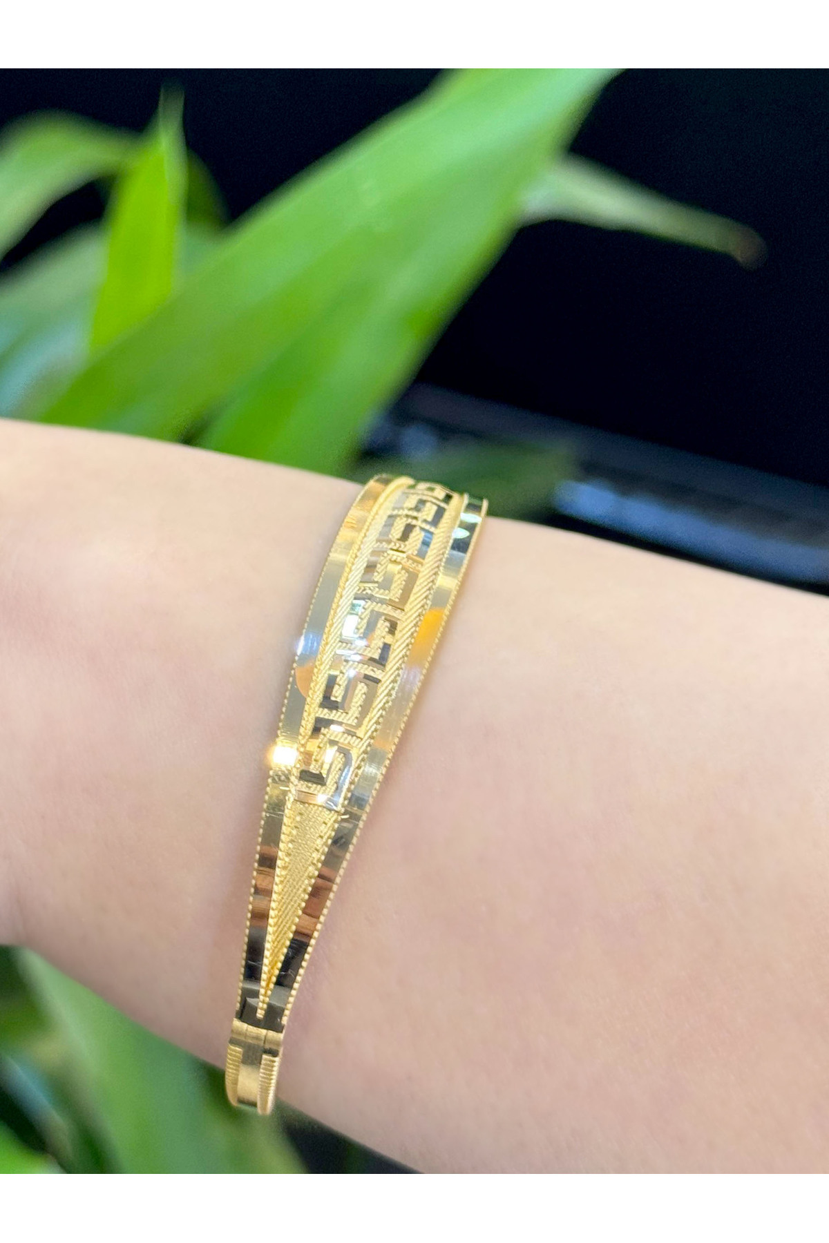 14 Ayar Altın Desenli Ajda Kelepçe Bileklik