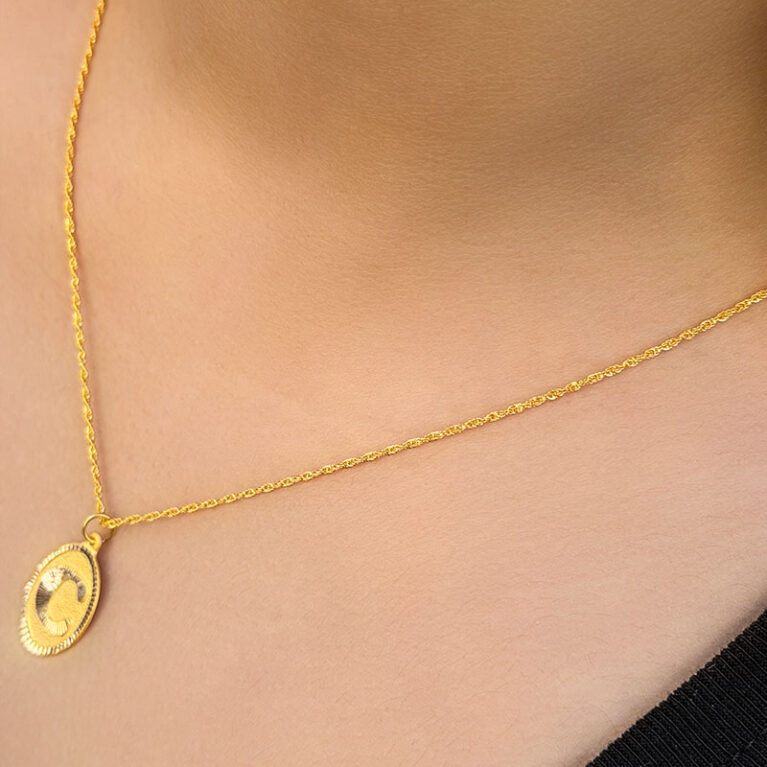 14 Ayar Altın Oval C Harfli Kolye