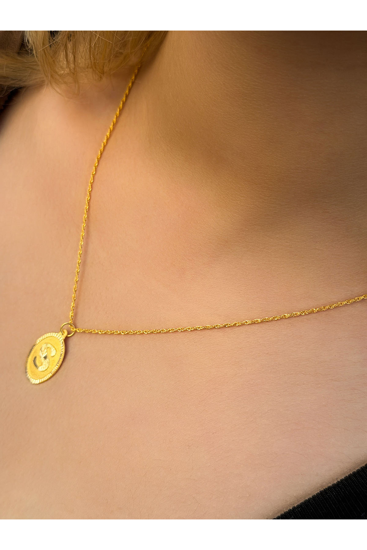 14 Ayar Altın Oval S Harfli Kolye
