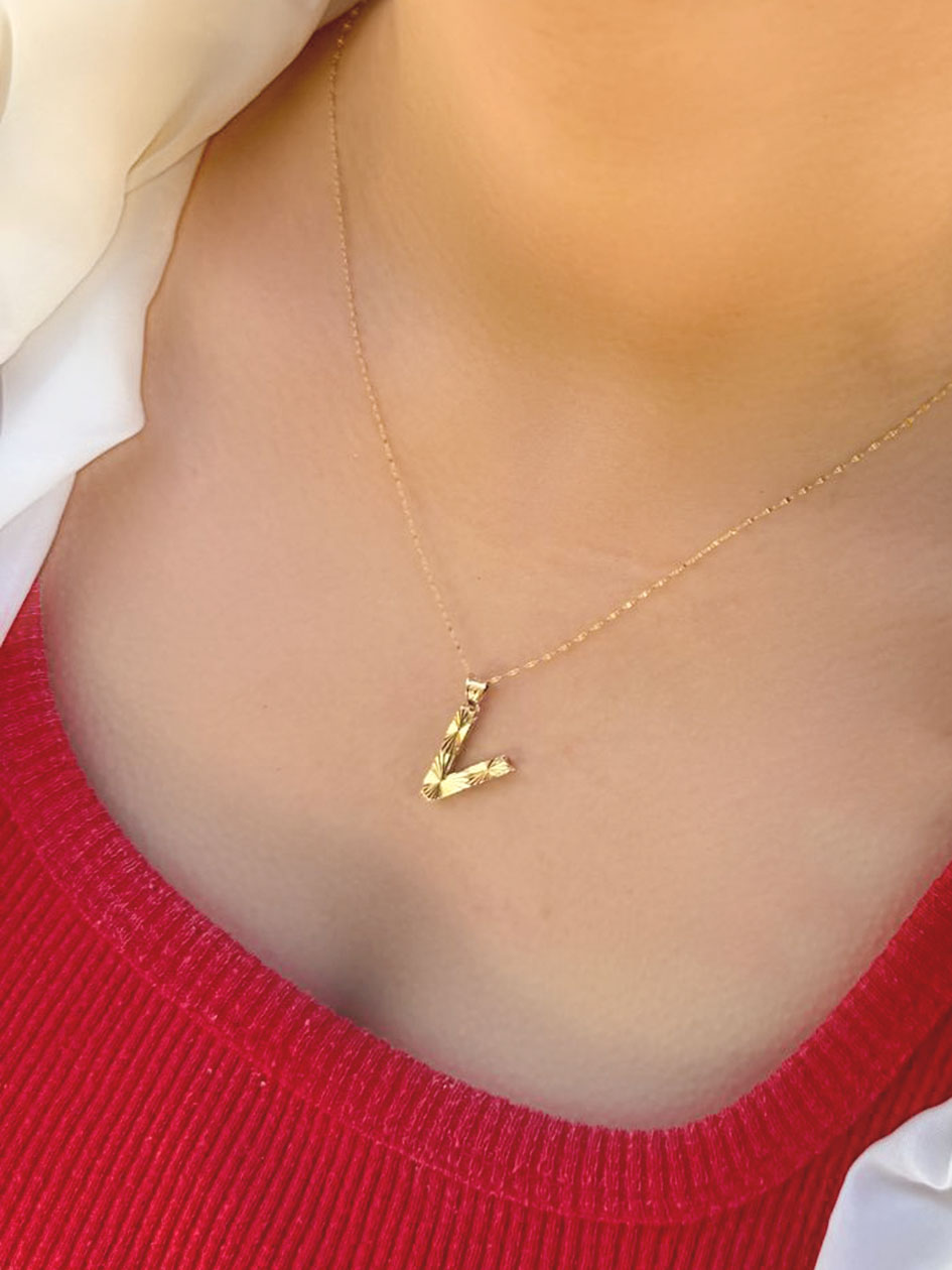 14 Ayar Füzyon V Harfli Kolye